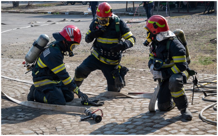 Magazia de lemne a şcolii primare din Valea Dobârlăului, distrusă de un incendiu