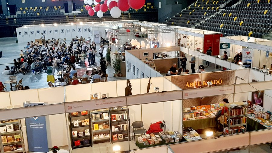 Interesul publicului pentru Târgul de carte şi festivalul de literatură contemporană SepsiBook, peste aşteptările organizatorilor