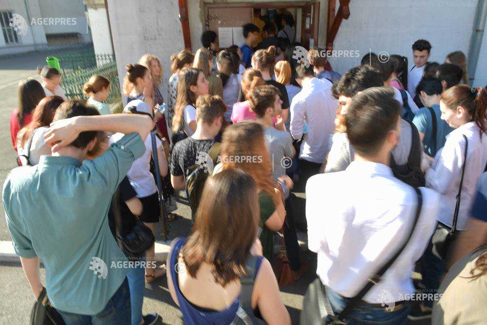 Bacalaureat: Luni încep probele de evaluare a competenţelor