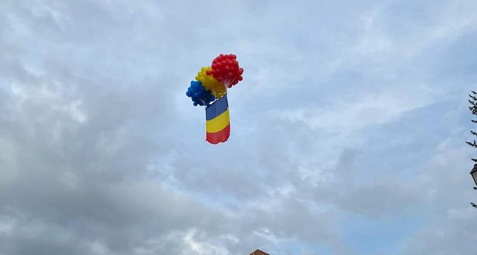 Ziua Drapelului Național al României a fost sărbătorită la Sfântu Gheorghe cu 300 de baloane tricolore și un steag de trei metri înălțat spre cer