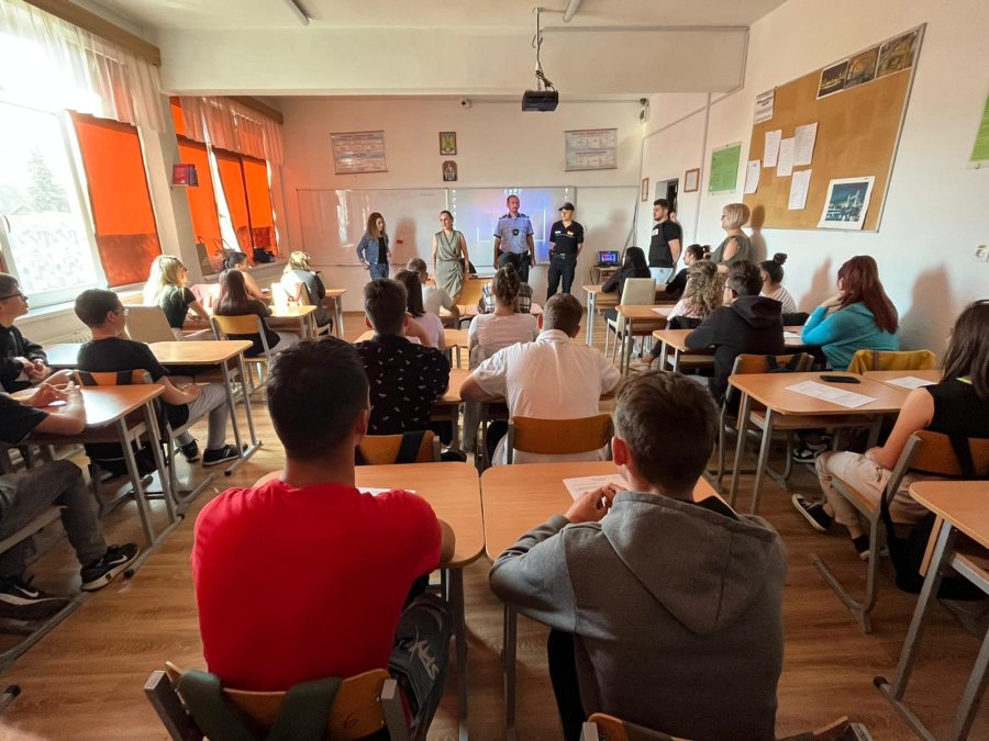 Activități preventive ale polițiștilor în școli
