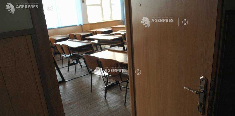Elevii claselor a VIII-a încheie astăzi cursurile gimnaziului