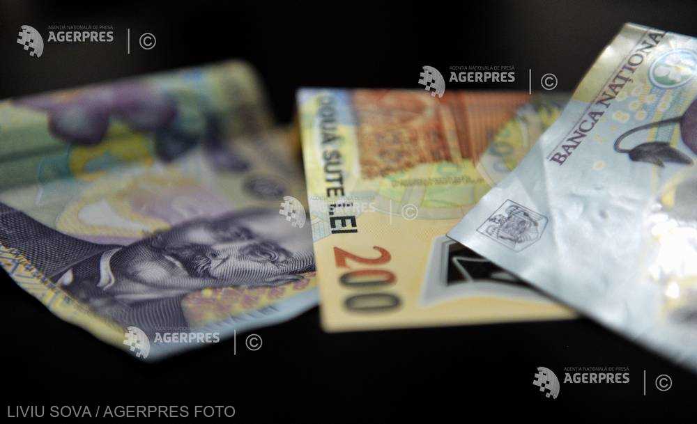 Câştigul salarial mediu net s-a situat la 3.928 lei în mai, în scădere cu 1%