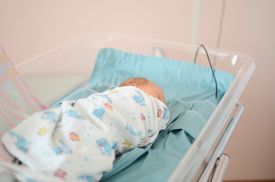 România se stinge încet şi sigur. Anul trecut, numărul de nou-născuţi a fost cel mai mic din întreaga istorie a ţării