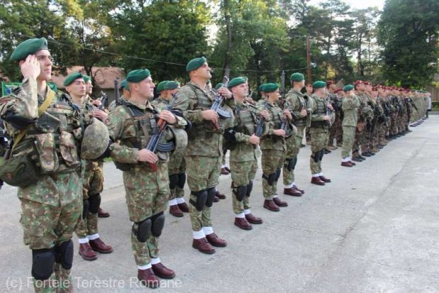 Instruire comună a militarilor români şi francezi, la Batalionul 22 Vânători de Munte „Cireşoaia”