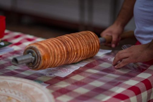 Un kurtoskalacs lung de 15 metri va fi preparat la Festivalul Deliciilor Dulci de la Sfântu Gheorghe