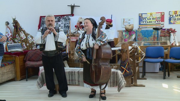 Povestea unui tezaur uman viu: Doba Lăcrămioarei Pop         Istoria unui instrument unic