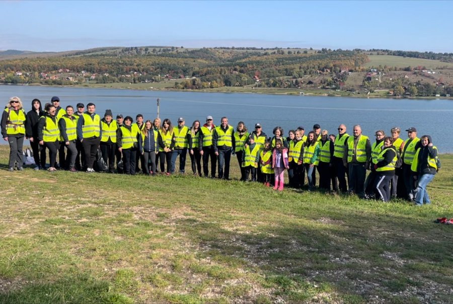 Echipa TotalEnergies Marketing Romania a organizat acțiunea de ecologizare a Lacului Pădureni