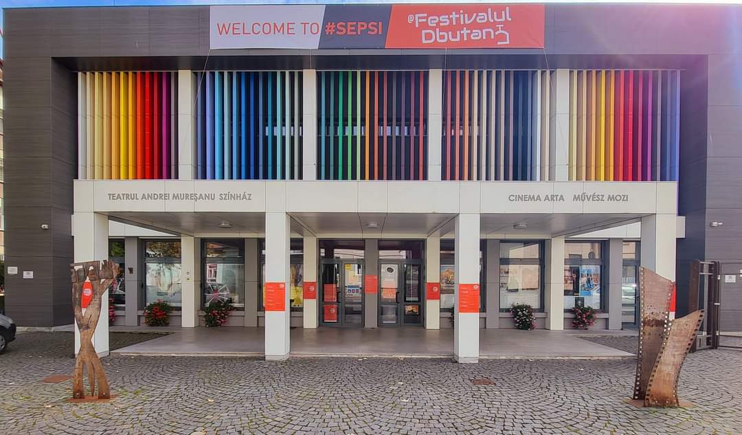 Etapa a II-a a Festivalului-concurs DbutanT începe luni; cinci spectacole, în competiţie