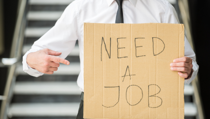 Subvenții pentru firmele care angajează persoane de peste 45 de ani. „Valoarea celor două proiecte este de 57 milioane de euro”