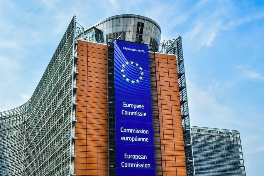Comisia Europeană: România a îndeplinit angajamentele din Mecanismul de Cooperare şi Verificare; MCV poate fi ridicat