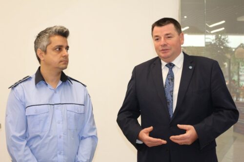 Serviciul de Permise şi Înmatriculări Auto s-a mutat în incinta unui centru comercial