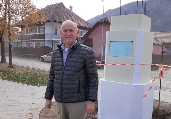 Covasna: Monumentul dedicat poetului Mihai Eminescu, inaugurat pe 30 noiembrie, de Sfântul Andrei