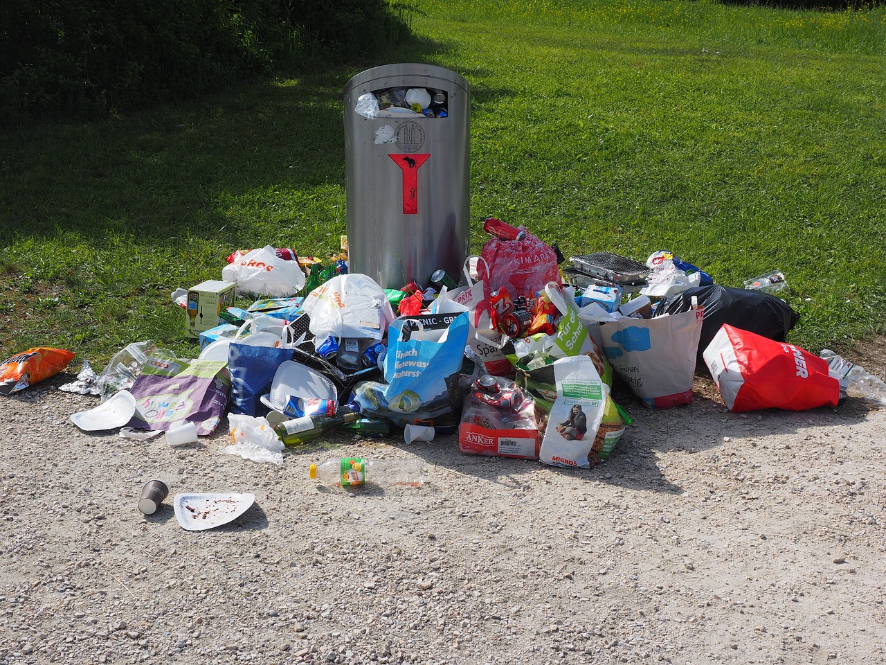 Primăria Vâlcele, amendată pentru deşeurile abandonate pe raza comunei
