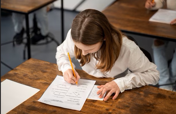 Începe simularea probelor Evaluării Naționale