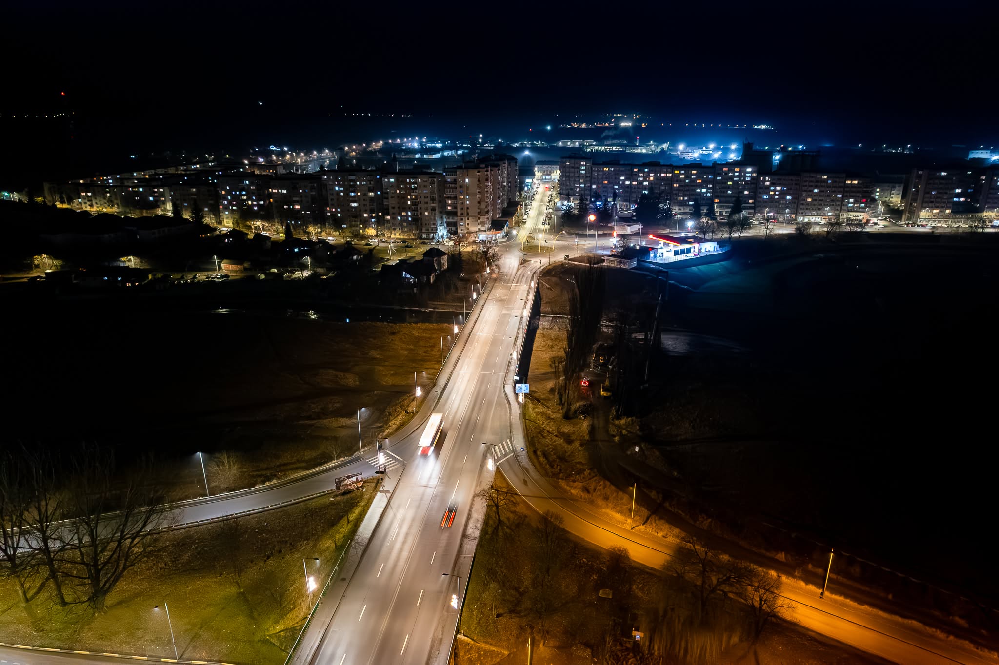 Iluminatul public şi arhitectural, reduse pe timpul nopţii la Sfântu Gheorghe pentru economisirea energiei